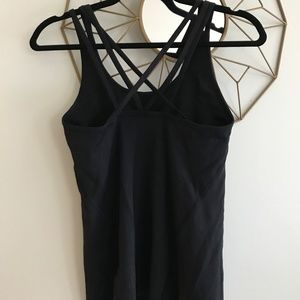 Gapfit Breathe Strappy Shelf Tank Top - Size Small